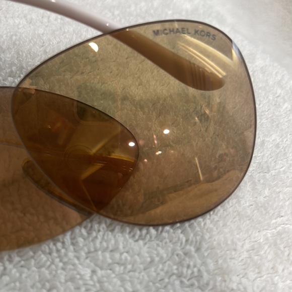 Michael Kors White Frame - Hvar- aviator stye sunglasses - Picture 9 of 10